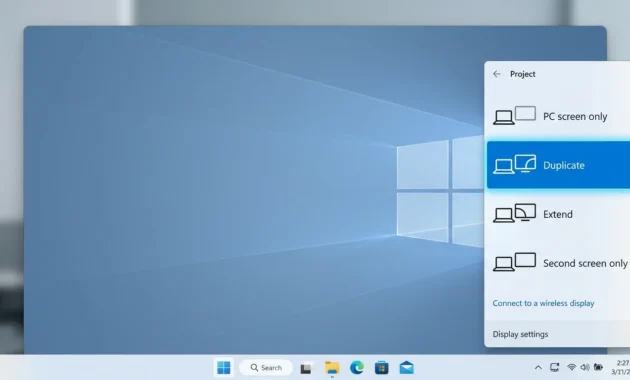 Windows project menu opened with Windows key + P showing Duplicate, Extend and Second screen only options